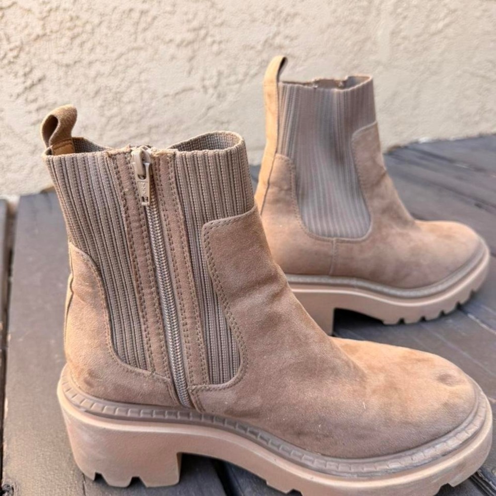 Tan suede Chelsea boots with chunky sole. - Picture 7 of 7